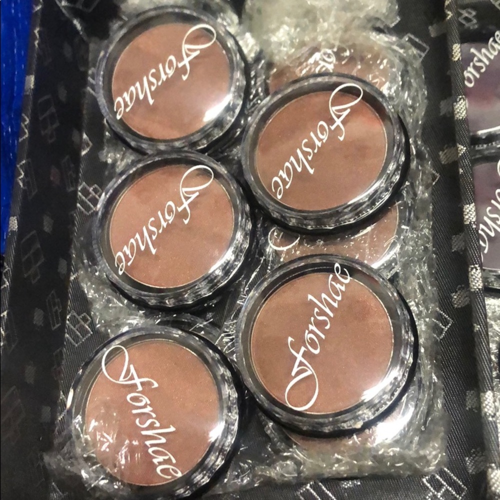 Eyeshadow - Picture 4 of 8